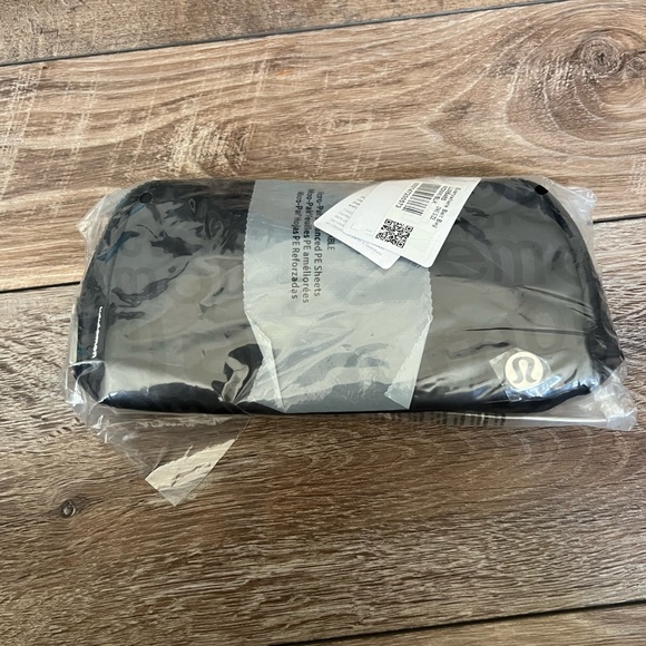 NEW LULULEMON everywhere belt bag - Picture 5 of 8